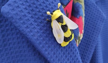 Včielka ako sponka do vlasov alebo ako brošňa, 