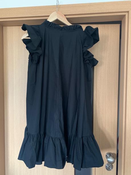 Popelinove saty s volanmi, 