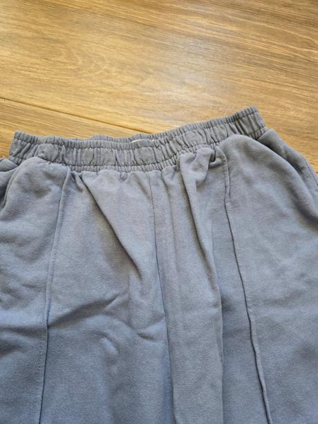 Širšie tepláky č.152, sinsay,152