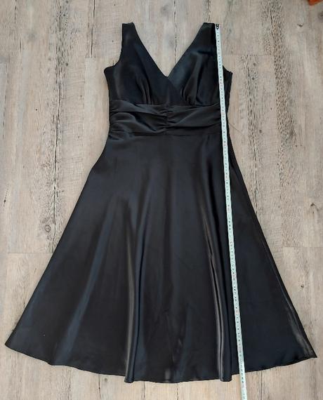 Čierne elegantné šaty, 36
