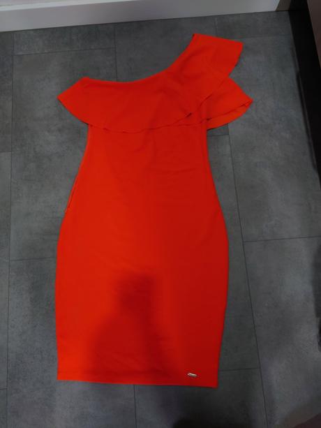 Saty na jedno rameno s volanom, mohito,m