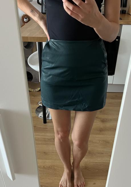 Koženková minisukňa, pull&bear,s