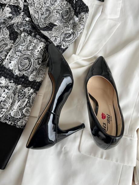 Čierne lodičky, 36