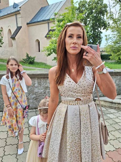 Bledoružové šaty so zlatými doplnkami, zara,36