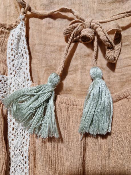 Ľahké letné šaty s výšivkou, m