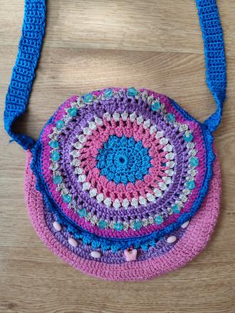 Háčkovaná kabelka,