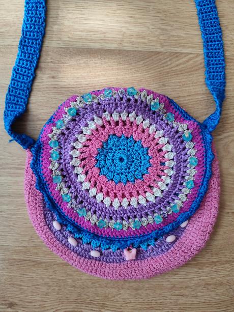 Háčkovaná kabelka, 