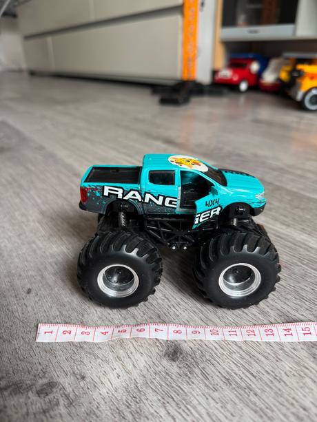 Monster truck,