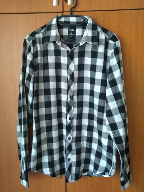 Čierno biela kockovaná košeľa., s