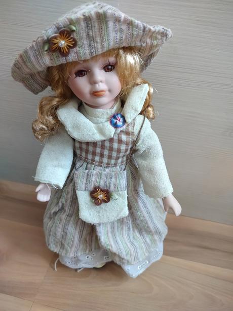 Porcelánová bábika,