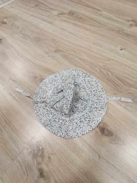 Dievčenský klobúčik, 74