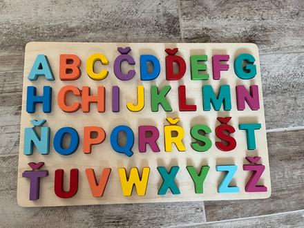 Drevená veľká abeceda vkladačka,
