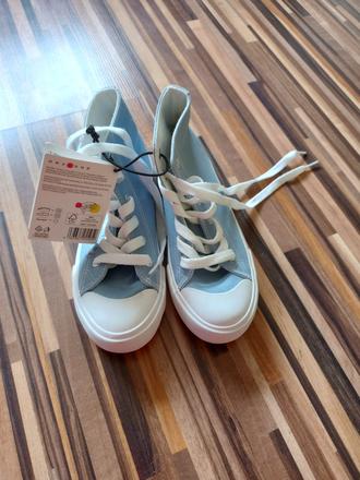 Dievčenské tenisky, 32