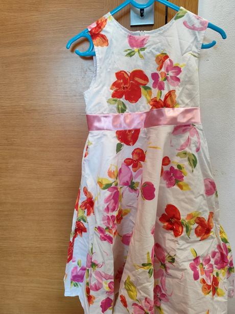 Dievčenské šaty, 116