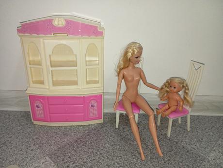 Barbie kuchynka stôl, stoličky, riadiky, 