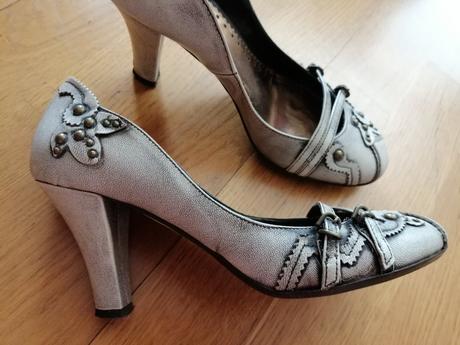 Sivé lodičky, baťa,36