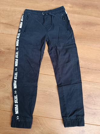 Cierne sportove nohavice 140, 140