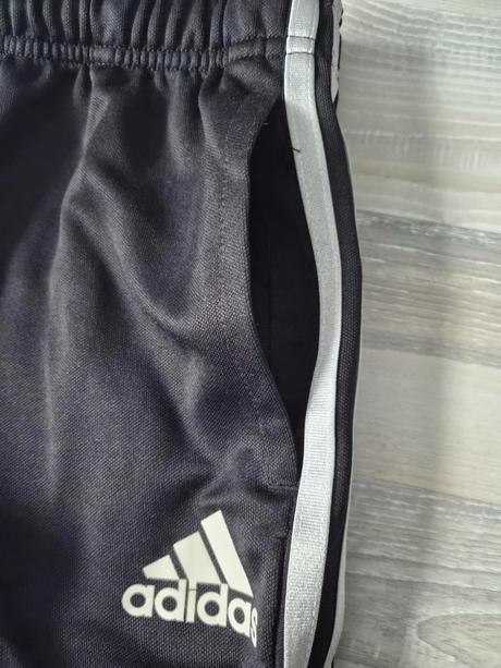 Pekné adidas tepláky - ideálne na tréning, adidas,152