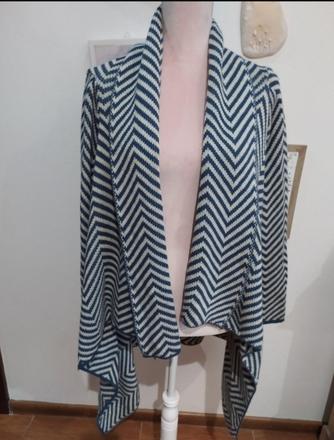 Asimetricky kardigan,