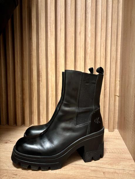 Calvin klein kožené čizmy na opätku, 38