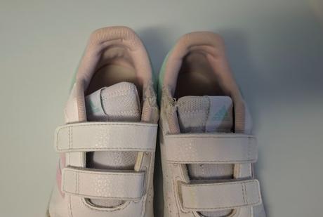 Tenisky s bielou podrážkou na suchý zips, adidas,35