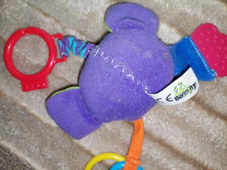 Malá hračka na zavesenie,