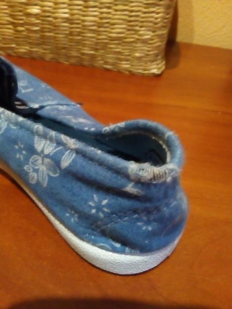 Tenisky s poštou nenosené, 31