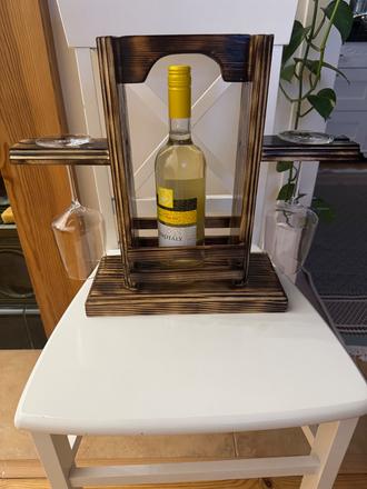 Stojan na víno a poháre, 