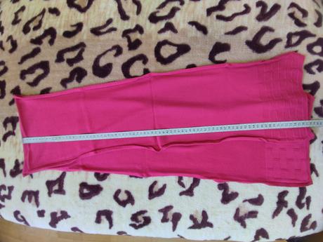 Damsky cerveny sal z velmi prijemneho makkeho mat., 