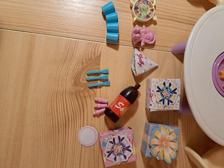 Barbie shelly surprise birthday playset, 