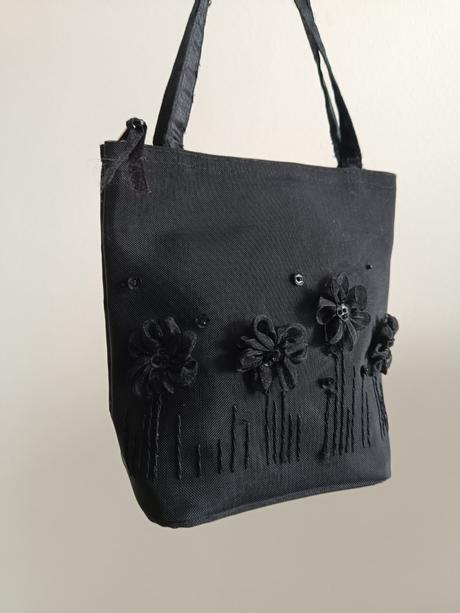 Malá čierna kabelka, 