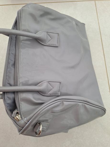 Predam damske kabelky, 