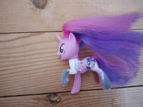 Bábika simba s oblecenim a množstvom doplnkov,