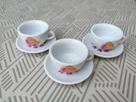 Porcelánové šálky,
