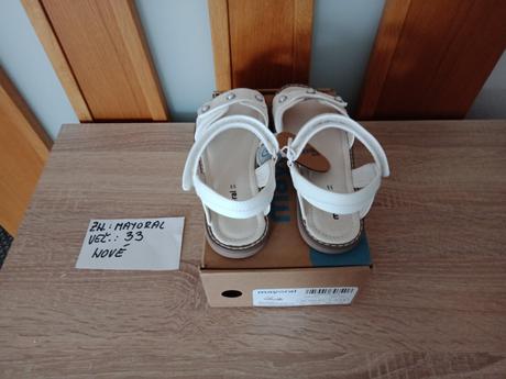 Nové dievčenské sandále zn.mayoral veľ.33, mayoral,33