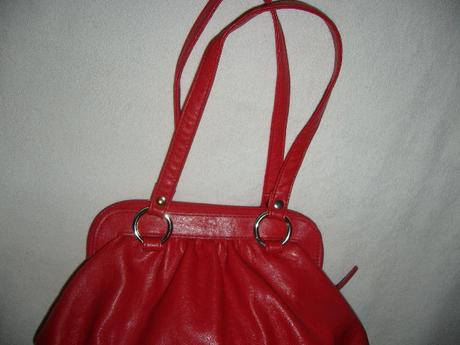 Červena kabelka,