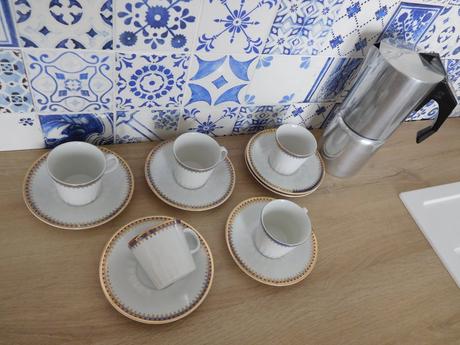 Porcelánové šálky made in čechoslovákia, 