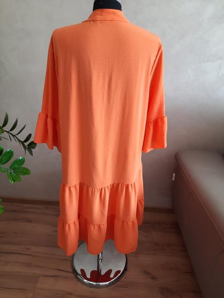 Šaty z padaveho materiálu, 