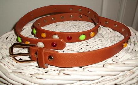 Štýlový opasok s farebnými kameňmi,