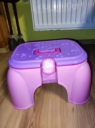 Stolček alebo kufrík pre bábiky, 