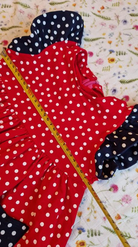 Šaty s kapsičkami, 92