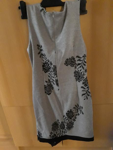 Sivé šaty s kvetinovým vzorom, l