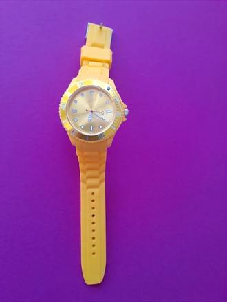 Hodinky plastové žlté,