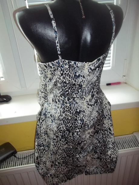 Vzorované šaty, 40