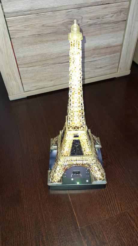 3d puzzle eiffelova veža svietiace,