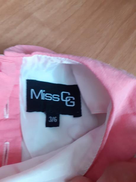 Dievčenské šaty, 68