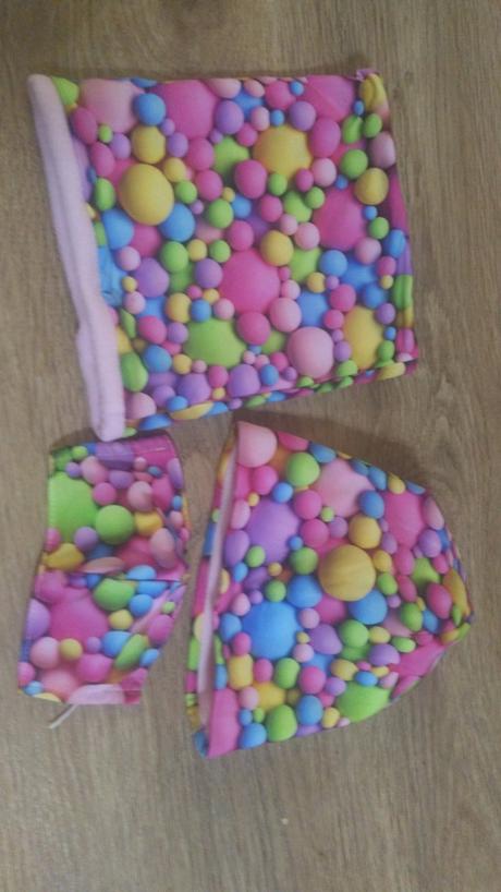 Čiapka, nákrčník a ruško, 92