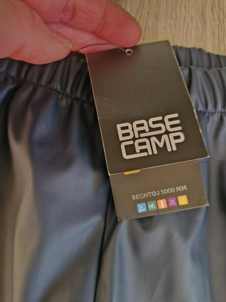 Nohavice do dažďa, 140