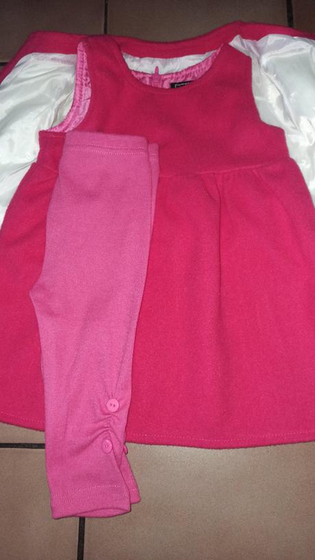 Šaty s legínami a kabátikom, 62