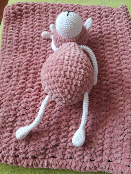 Hackovana deka s hrackou,